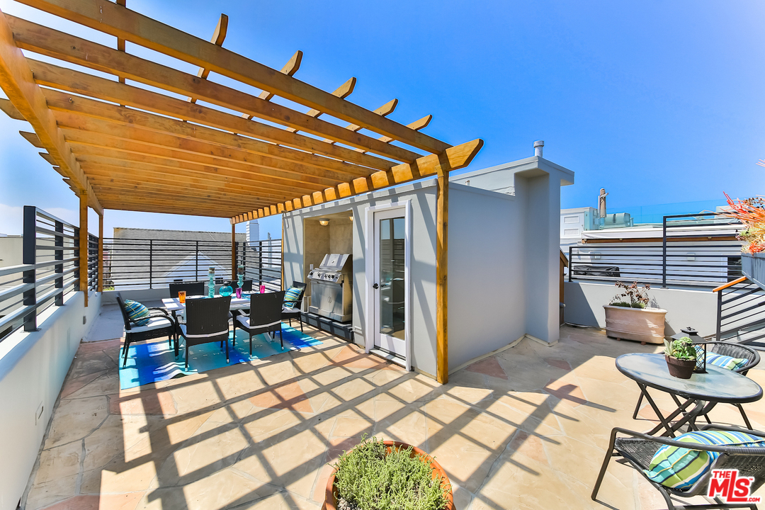 124 Reef Mall Marina del Rey, CA 90292 - Photo 40 of 44 a patio with glass top table and chairs