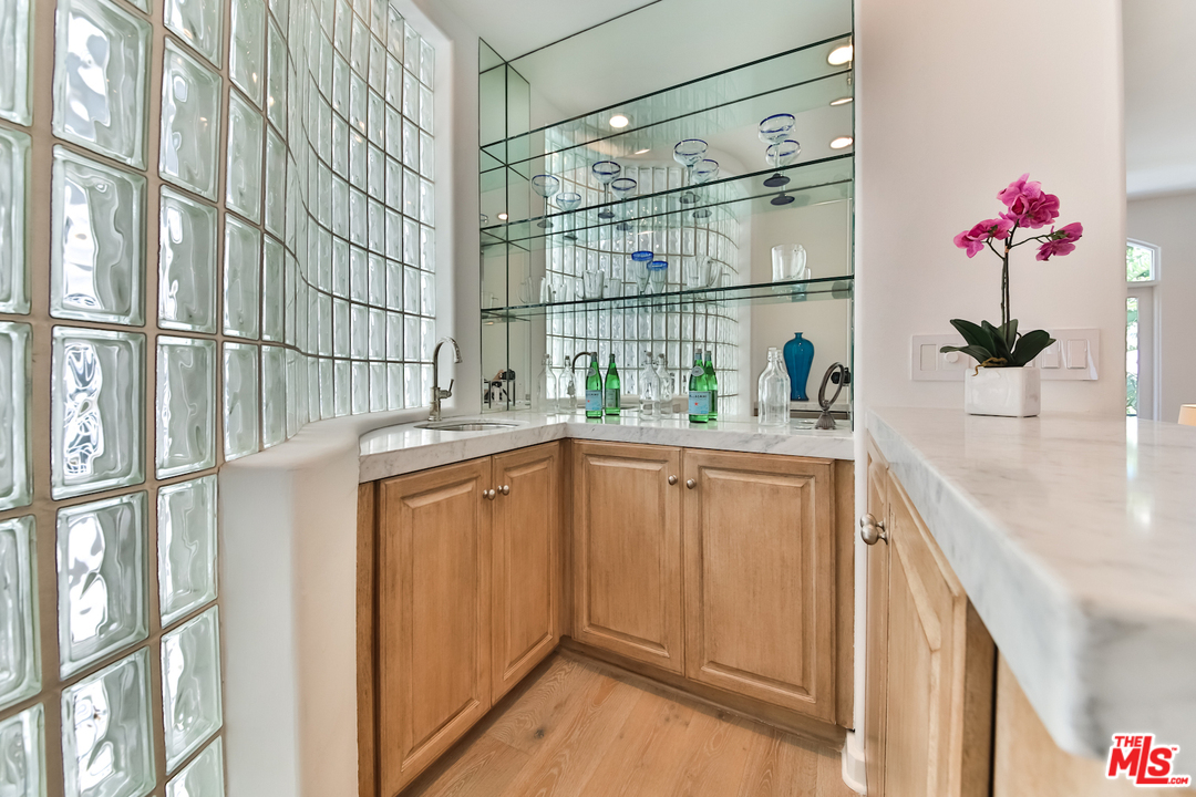 124 Reef Mall Marina del Rey, CA 90292 - Photo 7 of 44