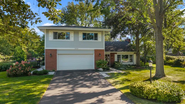 $875,000 | 1943 Sunnyside Circle, Northbrook, IL 60062