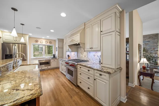 $875,000 | 1943 Sunnyside Circle, Northbrook, IL 60062