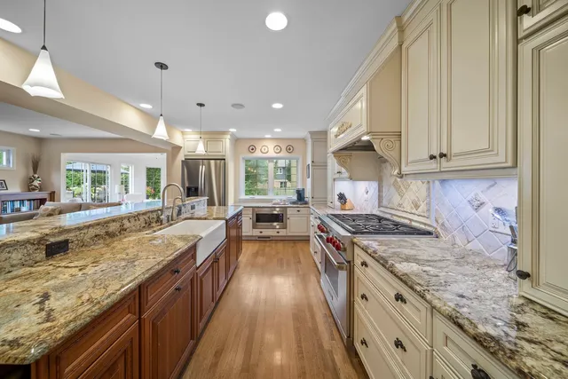 $875,000 | 1943 Sunnyside Circle, Northbrook, IL 60062