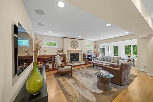 $875,000 | 1943 Sunnyside Circle, Northbrook, IL 60062