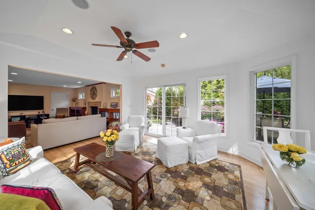 $875,000 | 1943 Sunnyside Circle, Northbrook, IL 60062