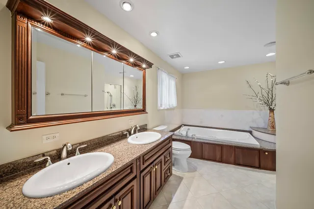 $875,000 | 1943 Sunnyside Circle, Northbrook, IL 60062