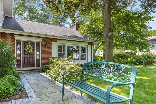 $875,000 | 1943 Sunnyside Circle, Northbrook, IL 60062
