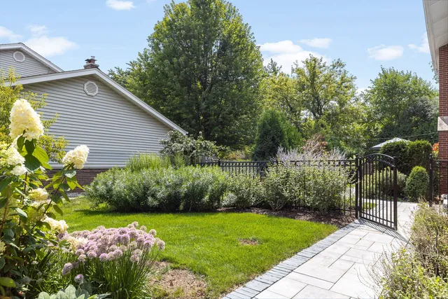 $875,000 | 1943 Sunnyside Circle, Northbrook, IL 60062