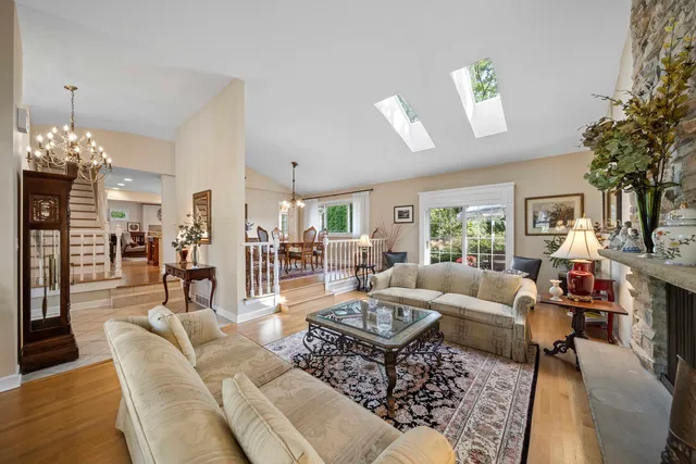 $875,000 | 1943 Sunnyside Circle, Northbrook, IL 60062