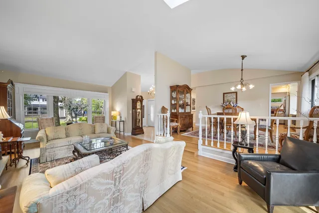 $875,000 | 1943 Sunnyside Circle, Northbrook, IL 60062