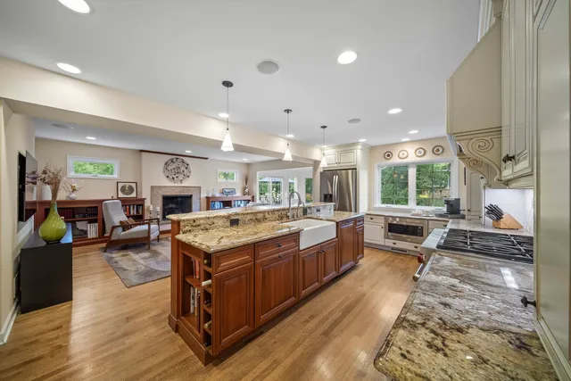 $875,000 | 1943 Sunnyside Circle, Northbrook, IL 60062