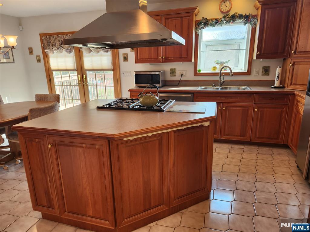 82 Arnot Place Paramus, NJ 07652 - Photo 11 of 48