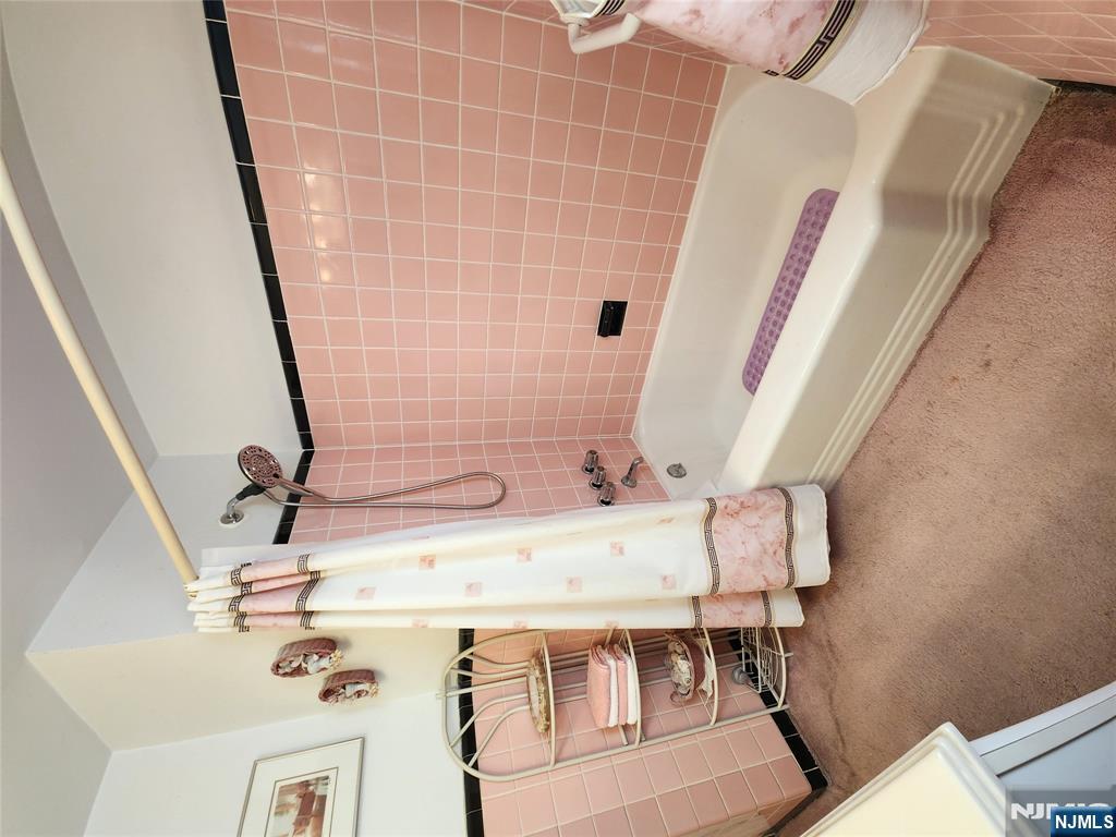 82 Arnot Place Paramus, NJ 07652 - Photo 18 of 48