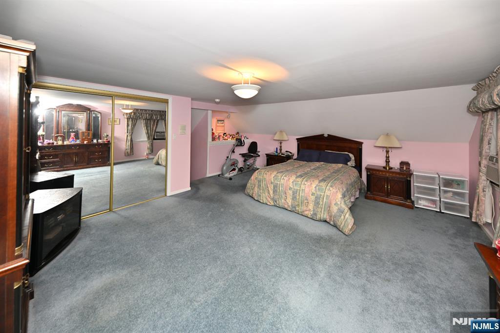 82 Arnot Place Paramus, NJ 07652 - Photo 19 of 48