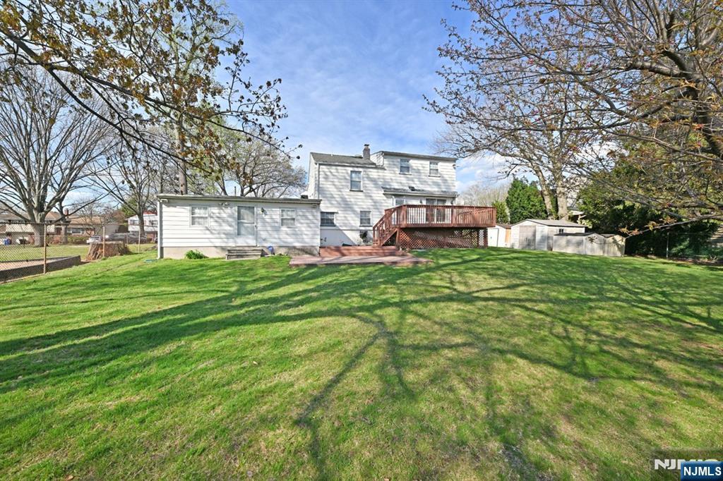 82 Arnot Place Paramus, NJ 07652 - Photo 2 of 48