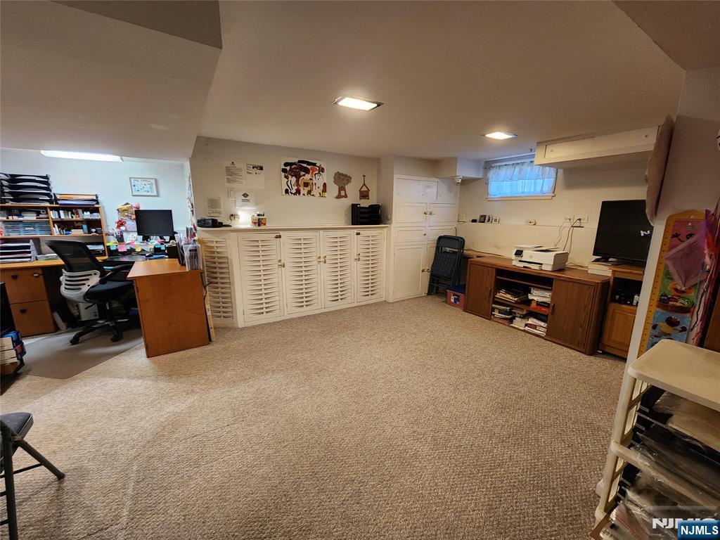 82 Arnot Place Paramus, NJ 07652 - Photo 32 of 48