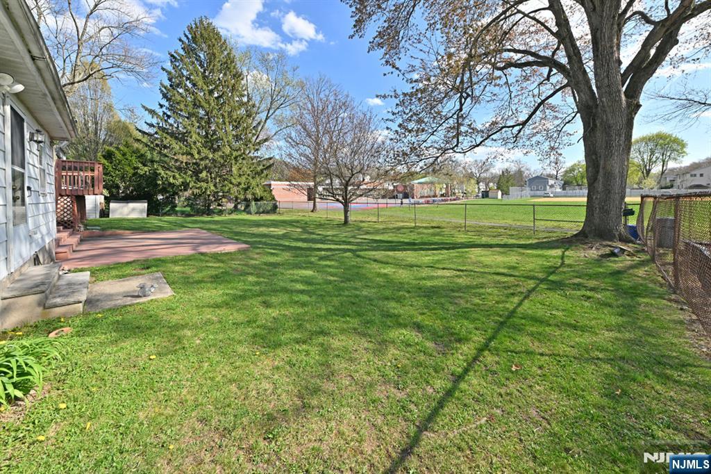 82 Arnot Place Paramus, NJ 07652 - Photo 33 of 48