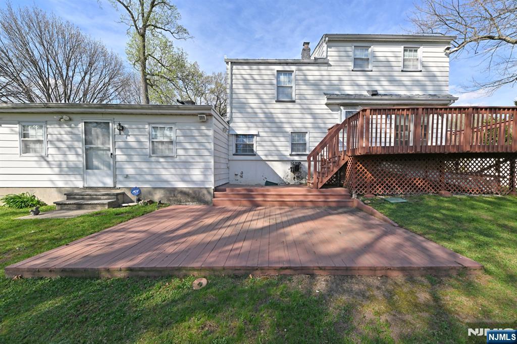 82 Arnot Place Paramus, NJ 07652 - Photo 34 of 48