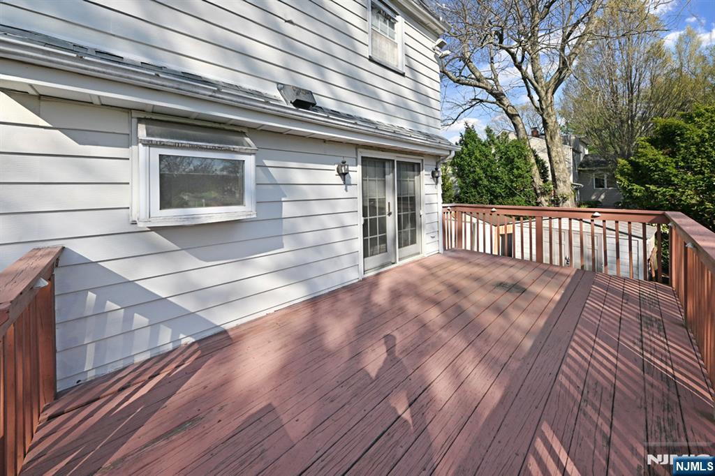 82 Arnot Place Paramus, NJ 07652 - Photo 35 of 48