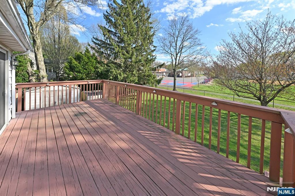 82 Arnot Place Paramus, NJ 07652 - Photo 36 of 48