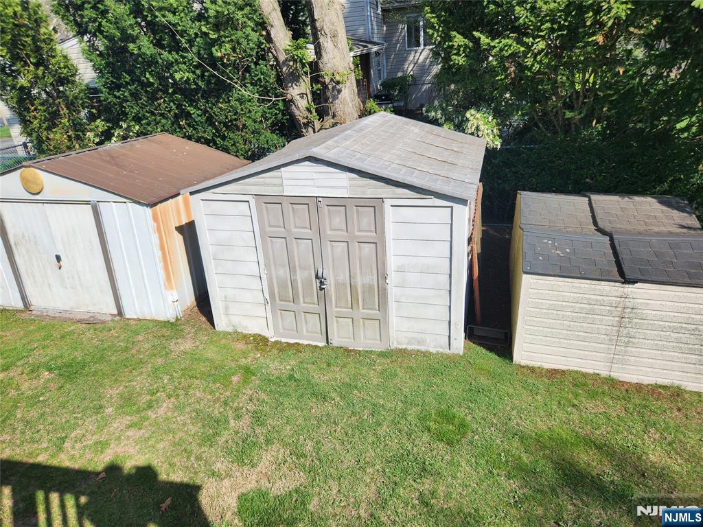 82 Arnot Place Paramus, NJ 07652 - Photo 37 of 48