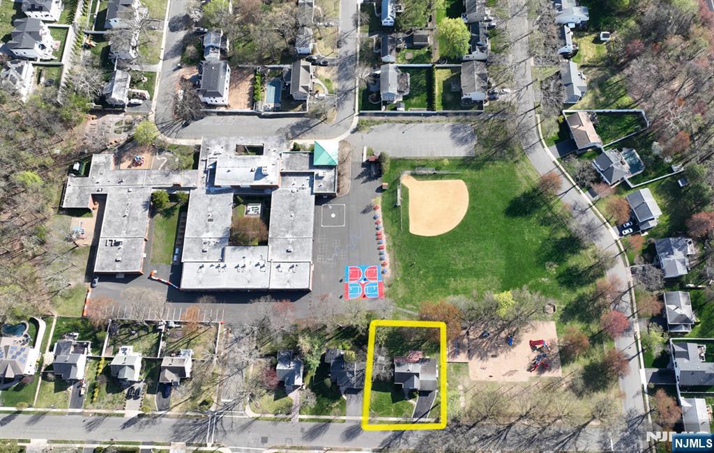 82 Arnot Place Paramus, NJ 07652 - Photo 45 of 48