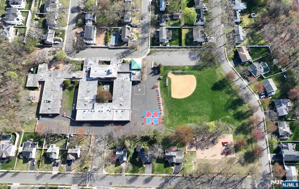 82 Arnot Place Paramus, NJ 07652 - Photo 46 of 48