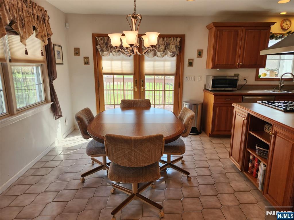 82 Arnot Place Paramus, NJ 07652 - Photo 8 of 48