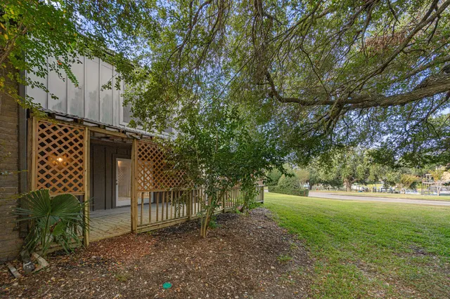 $260,000 | 18118 Lakeside Lane, Houston, TX 77058