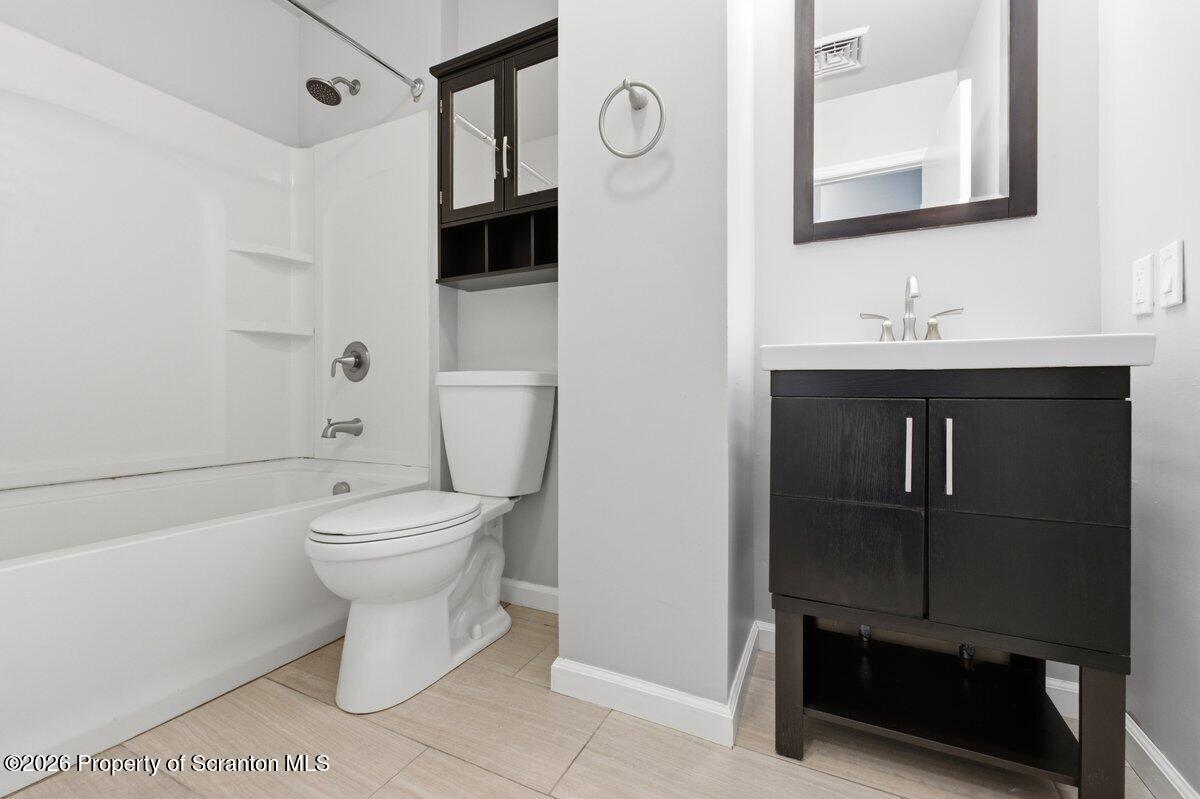 924-926 Green Ridge Street Scranton, PA 18509 - Photo 24 of 37 Third Floor 2