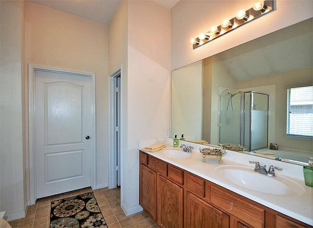 2608 Courtyard Lane Pearland, TX 77584 - Photo 11 of 19 Gallery Image 11
