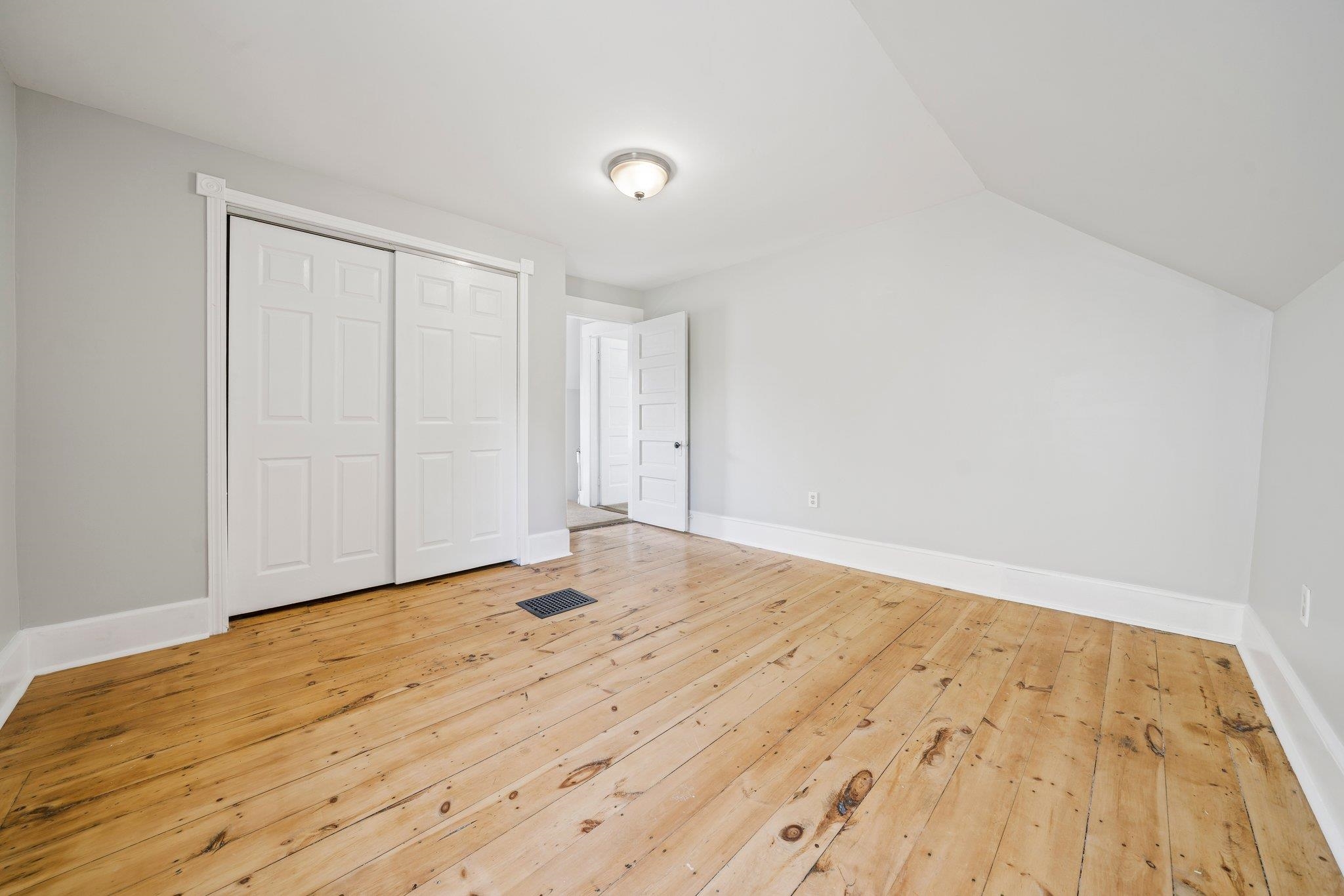 293 Calef Road Manchester, NH 03103 - Photo 16 of 25 Gallery Image 16