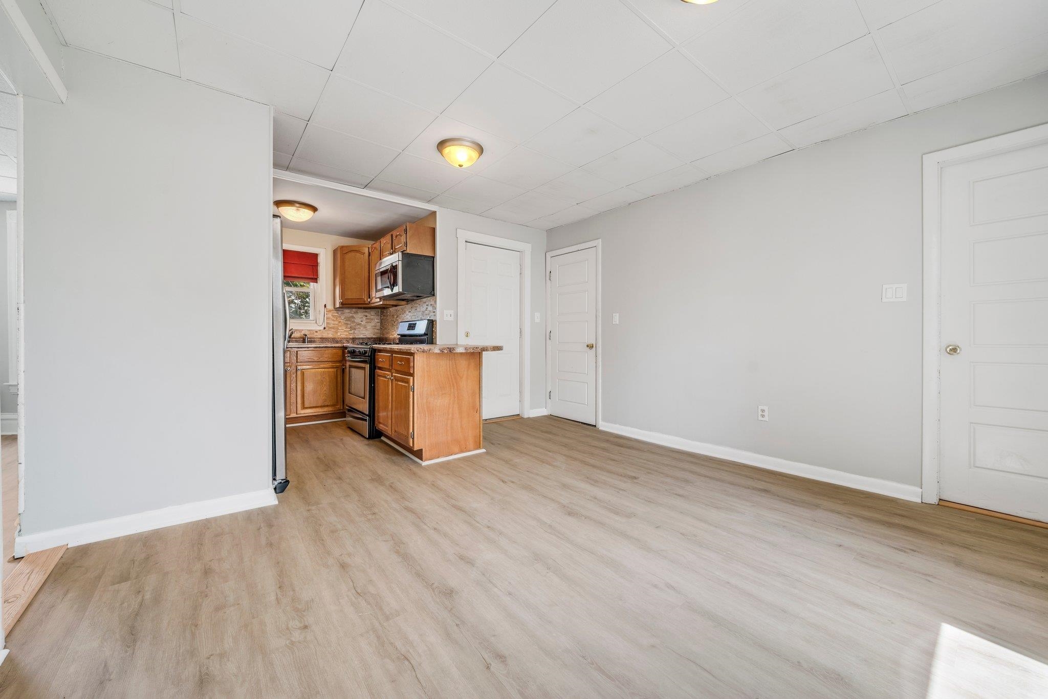 293 Calef Road Manchester, NH 03103 - Photo 3 of 25 Gallery Image 3
