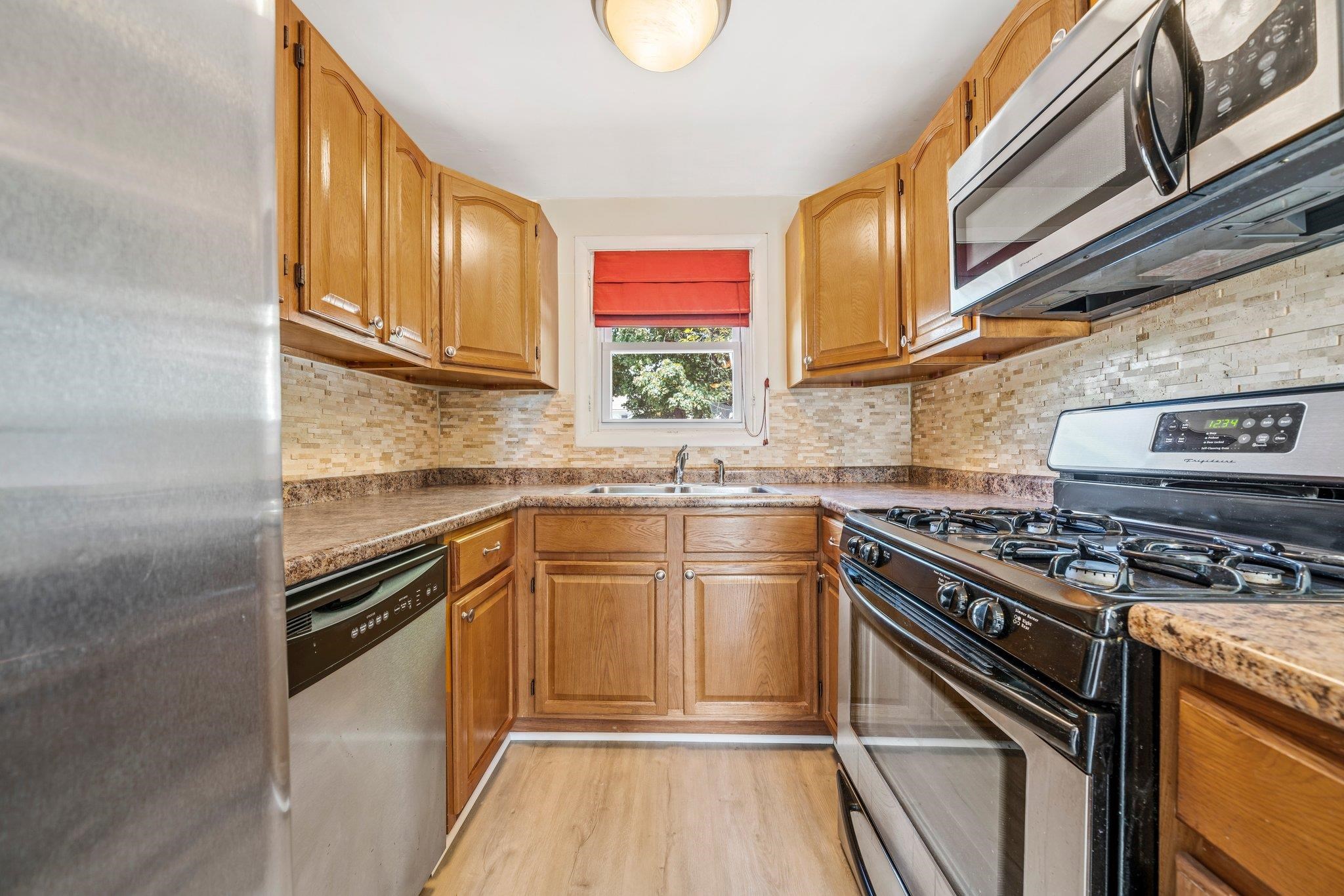 293 Calef Road Manchester, NH 03103 - Photo 4 of 25 Gallery Image 4