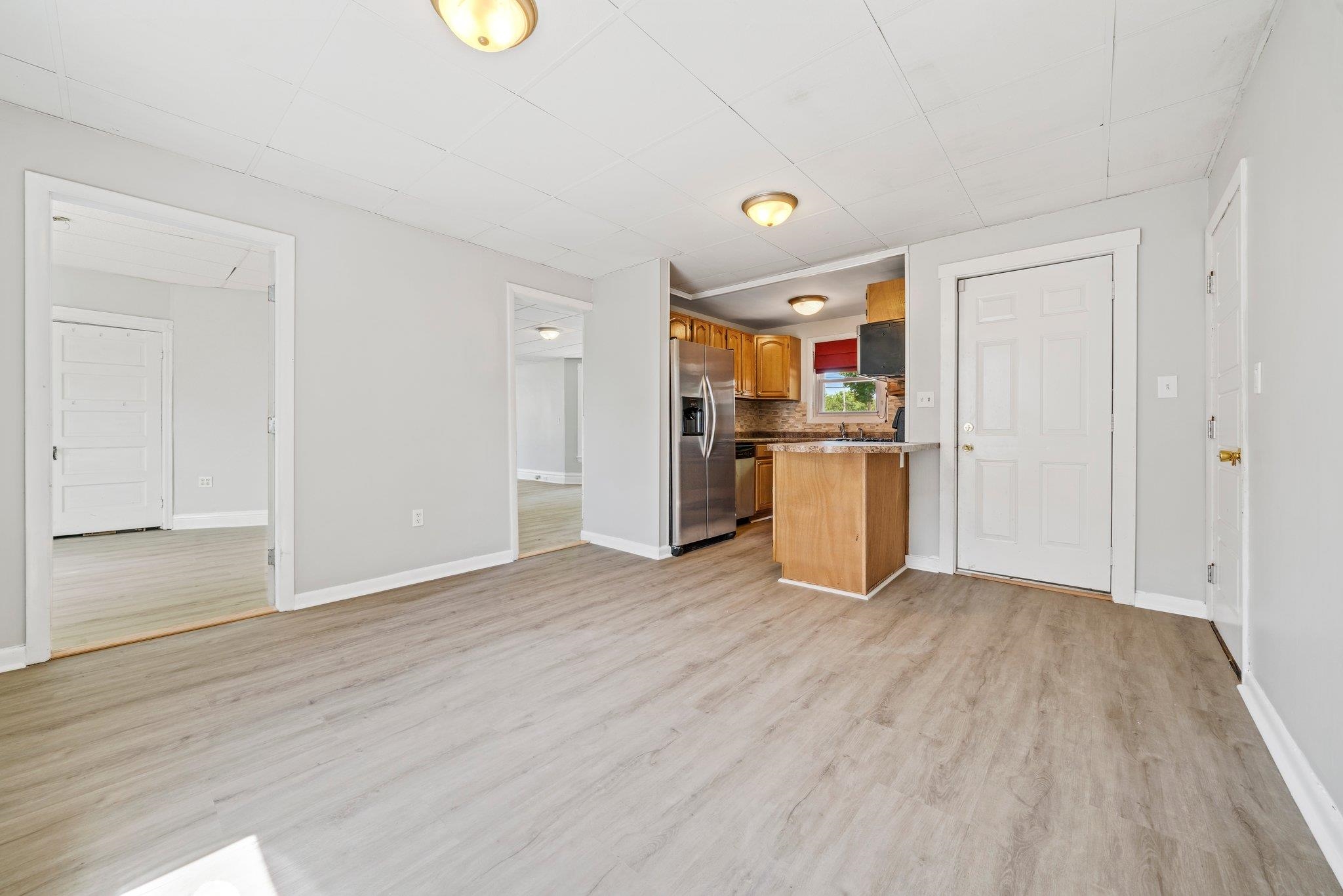 293 Calef Road Manchester, NH 03103 - Photo 7 of 25 Gallery Image 7