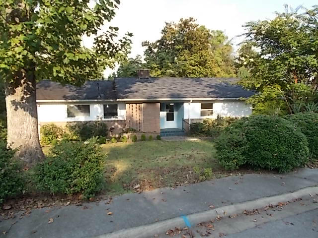 100 Oak Lane Oak Ridge, TN 37830 - Photo 2 of 10 Front View
