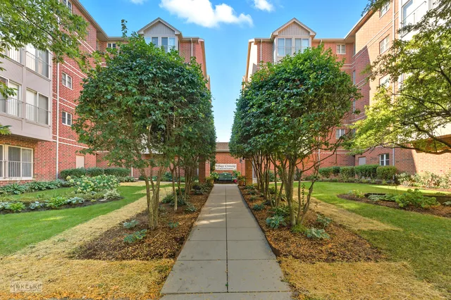 $285,000 | 27 East Hattendorf Avenue, Unit 216, Roselle, IL 60172