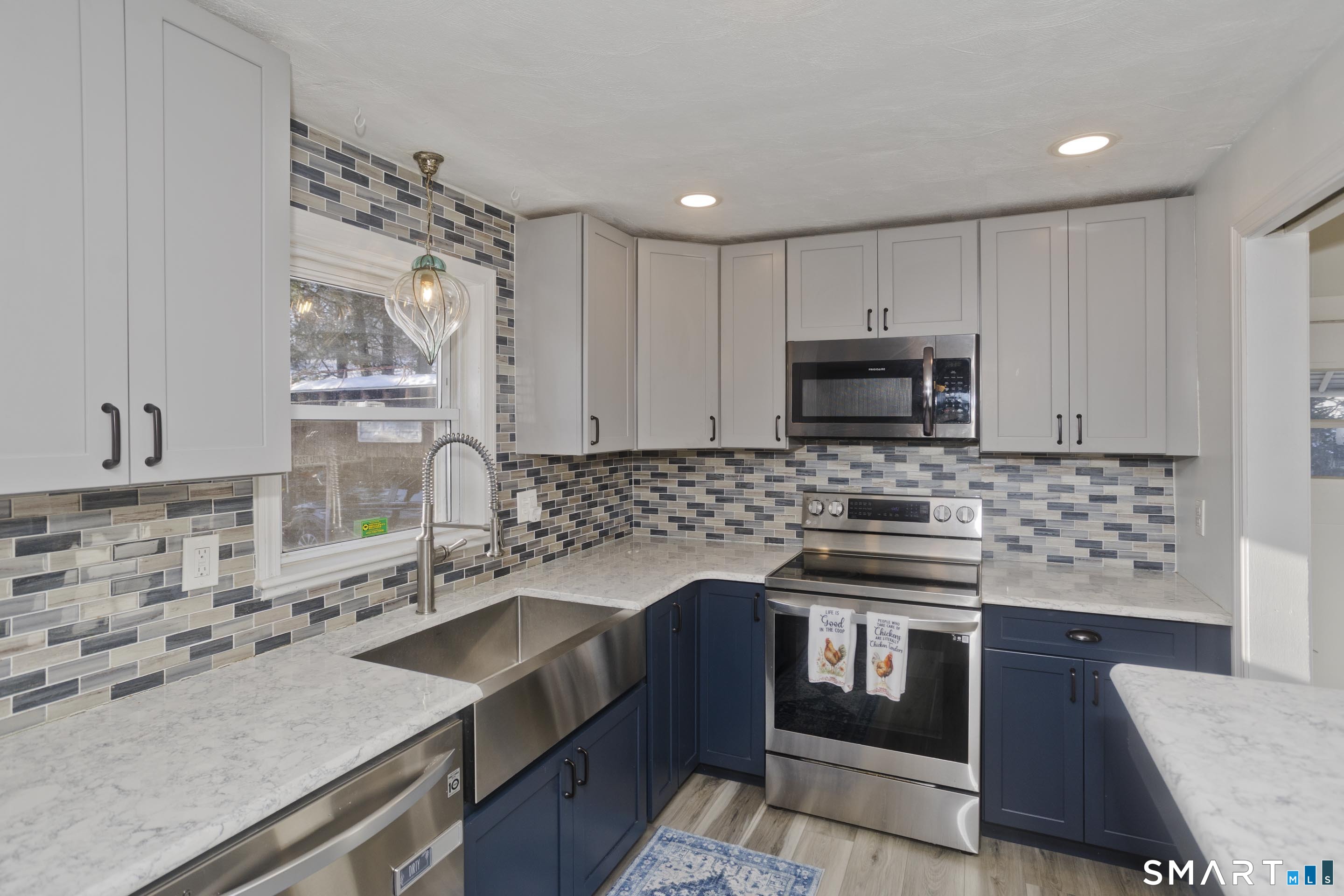 117 Sibley Avenue West Springfield, MA 01089 - Photo 3 of 40