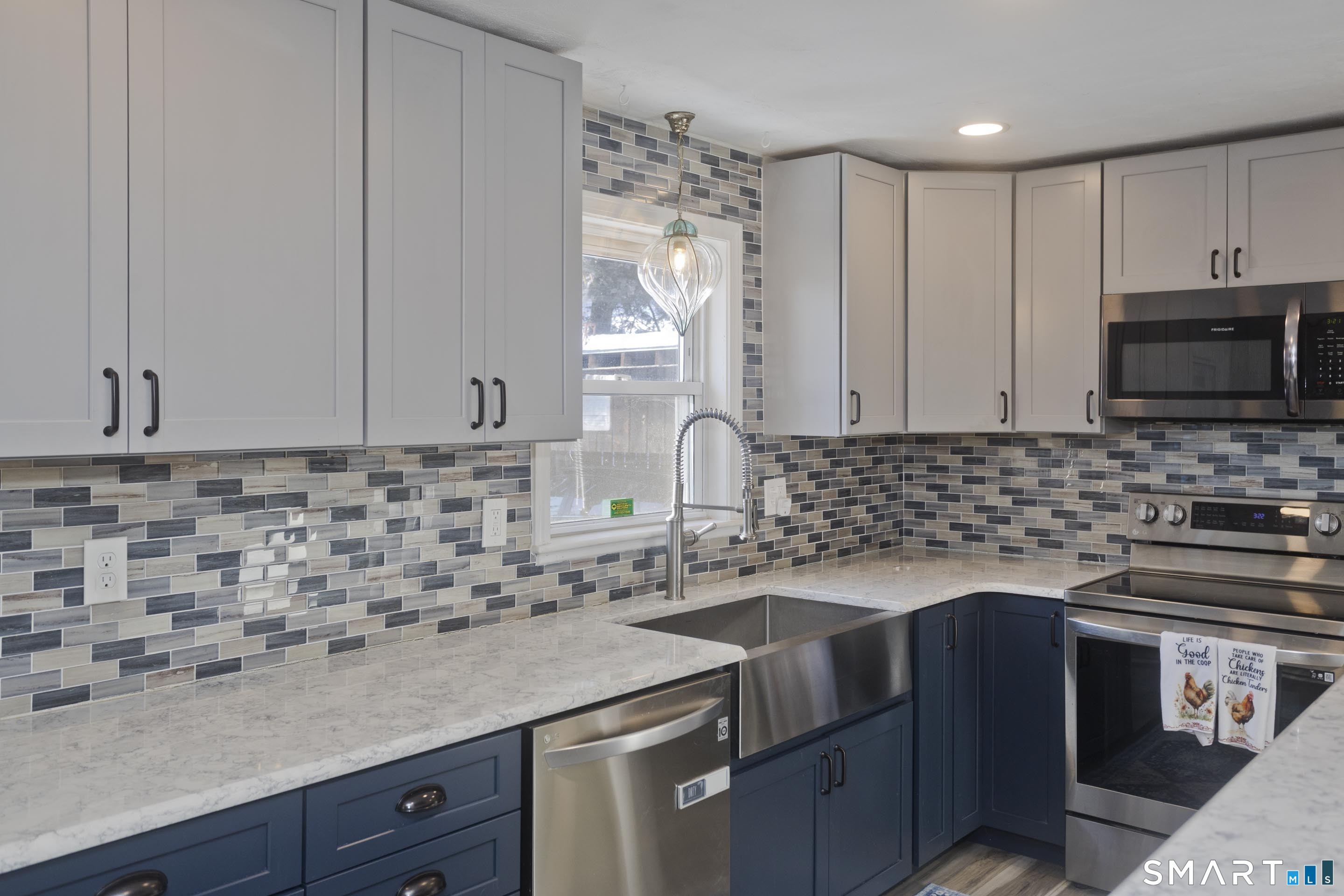 117 Sibley Avenue West Springfield, MA 01089 - Photo 9 of 40