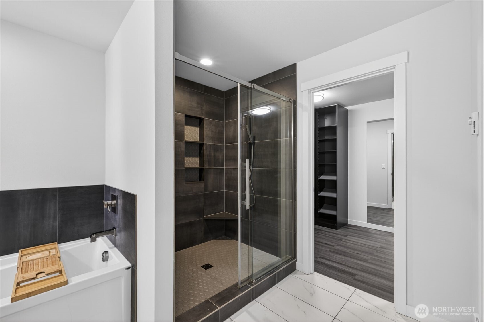 629 Bing Road, Unit B Lynnwood, WA 98036 - Photo 12 of 27 a bathroom with a shower and bathtub