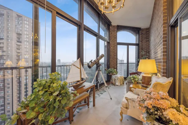 $349,900 | 1235 Yale Place, Unit 1701, Minneapolis, MN 55403