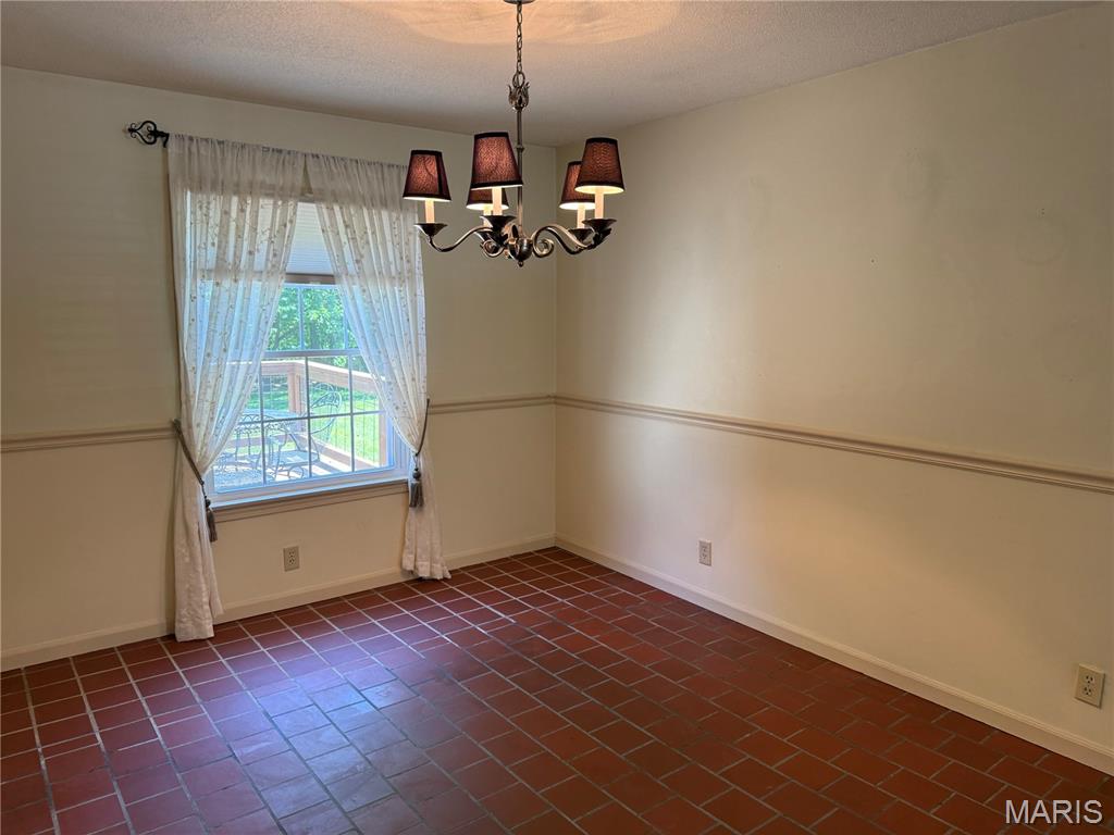 6 Riverpoint Road Hannibal, MO 63401 - Photo 7 of 33