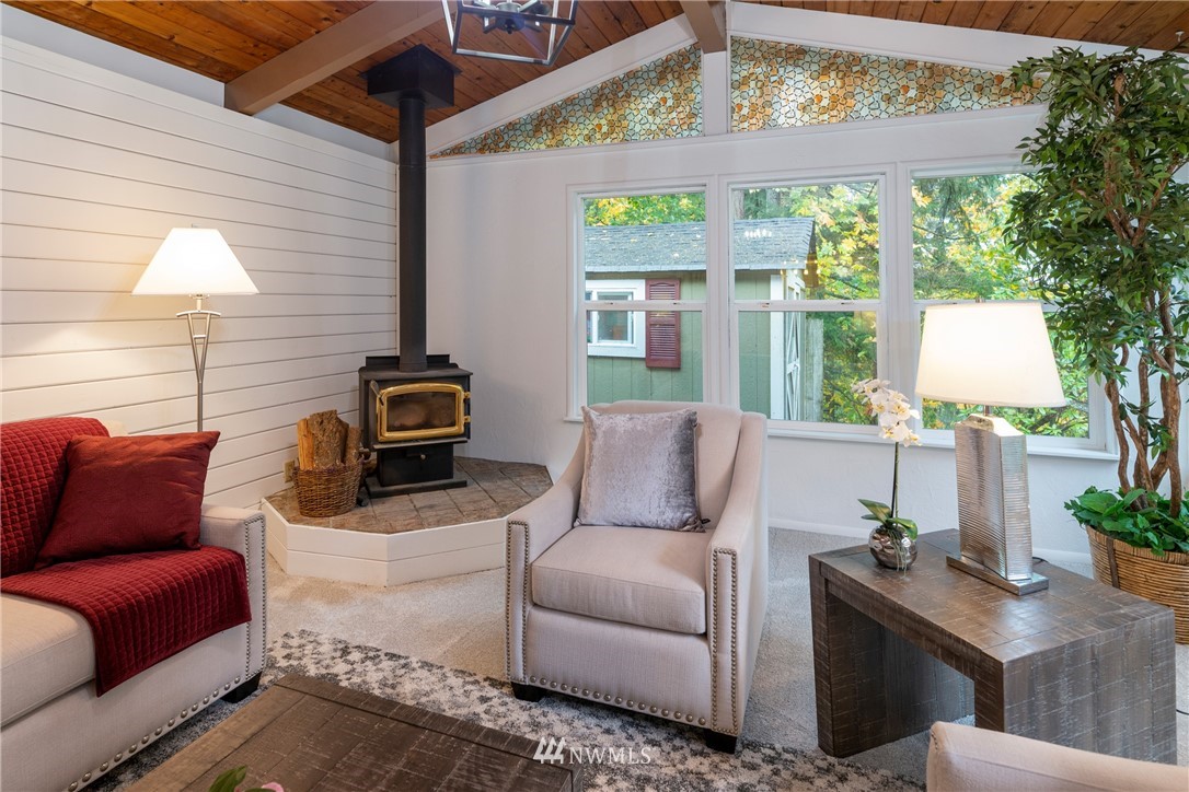 16945 Southeast 149th Street Renton, WA 98059 - Photo 17 of 40 a outdoor living space with furniture