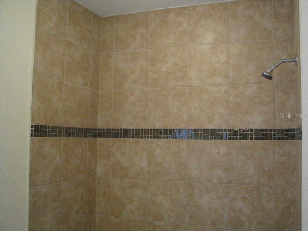610 Carmel Road Venice, FL 34293 - Photo 9 of 25 Guest shower with Tile to Ceiling