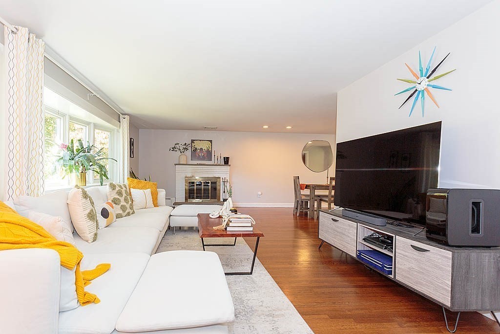 53 Bacon Street Winchester, MA 01890 - Photo 3 of 33