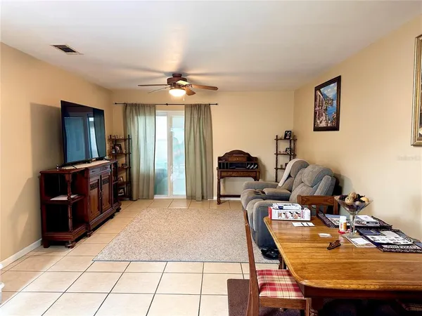 $1,600 | 712 East Arizona Avenue, Unit A, DeLand, FL 32724