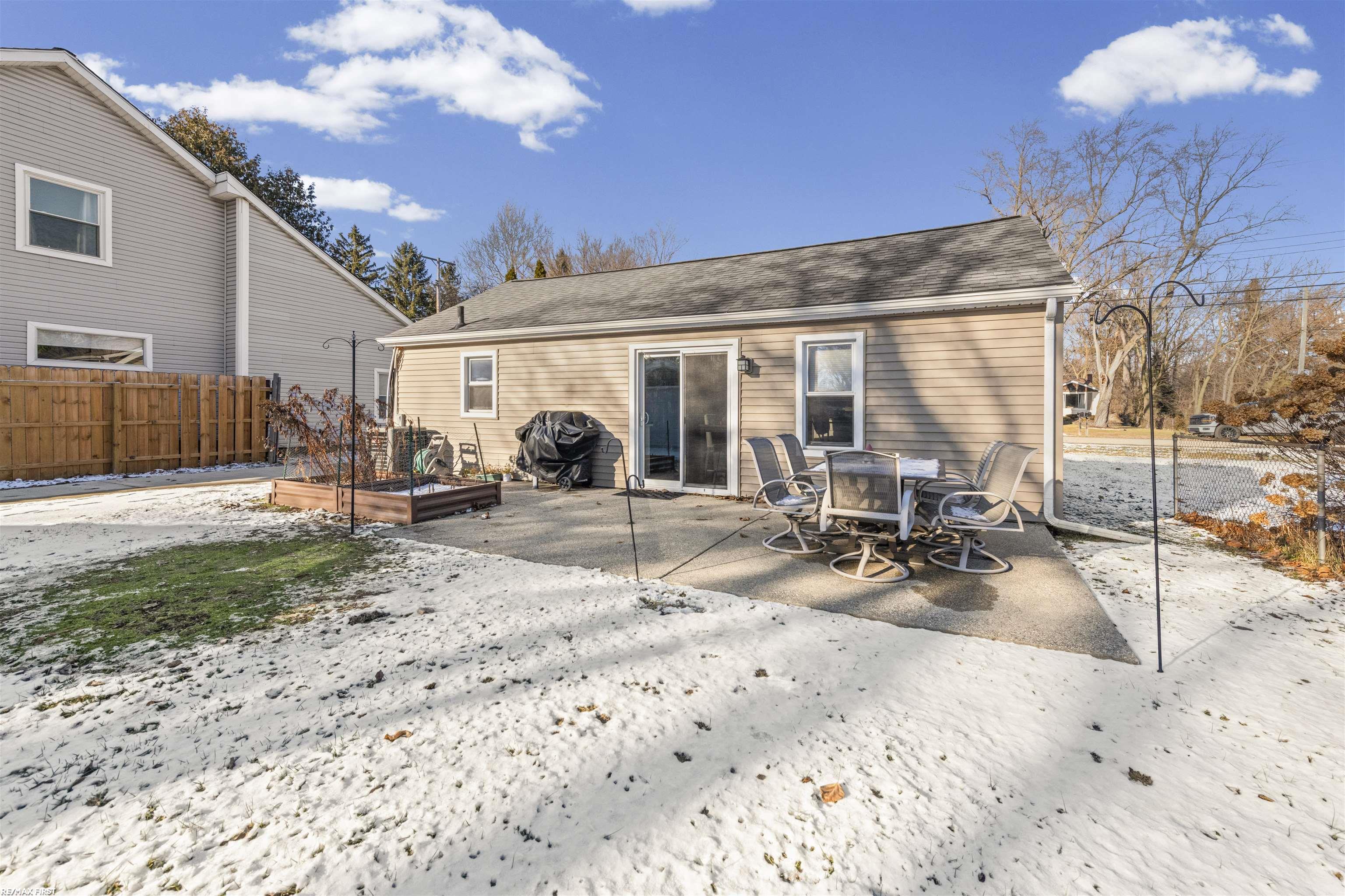 8390 Millis Road Utica, MI 48317 - Photo 8 of 26 50199318-029218D8-5E8E-4C5C-92B0-4BA0205328B2.JPG