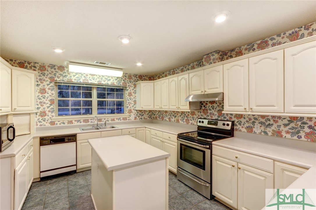 1537 Walthour Road Savannah, GA 31410 - Photo 4 of 40