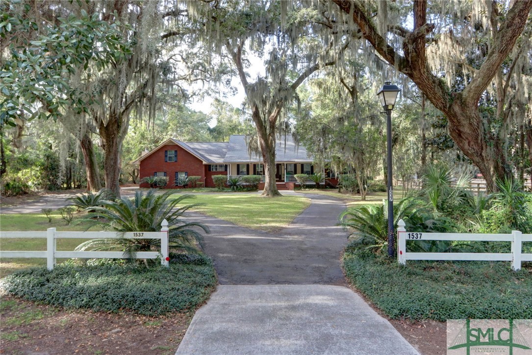1537 Walthour Road Savannah, GA 31410 - Photo 6 of 40