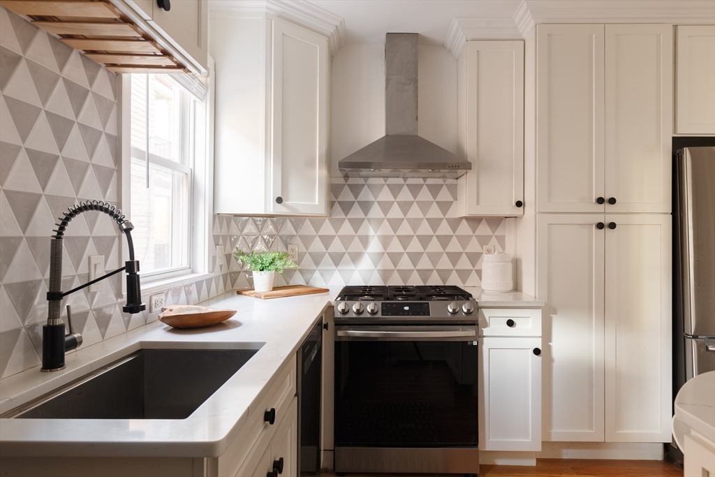 24 Washburn Avenue, Unit 1 Cambridge, MA 02140 - Photo 2 of 23