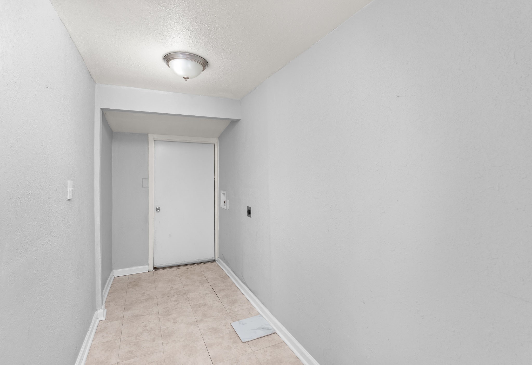 203 South Fig Street Sweeny, TX 77480 - Photo 10 of 20 Convenient hallway leading to the back door, featuring washer and dryer hookups.
