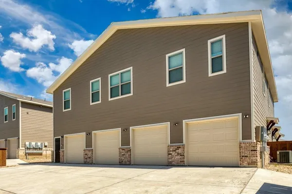 $835,000 | 640-642-644-646 640-642-644-646 Fallow Drive, Venus, TX 76084